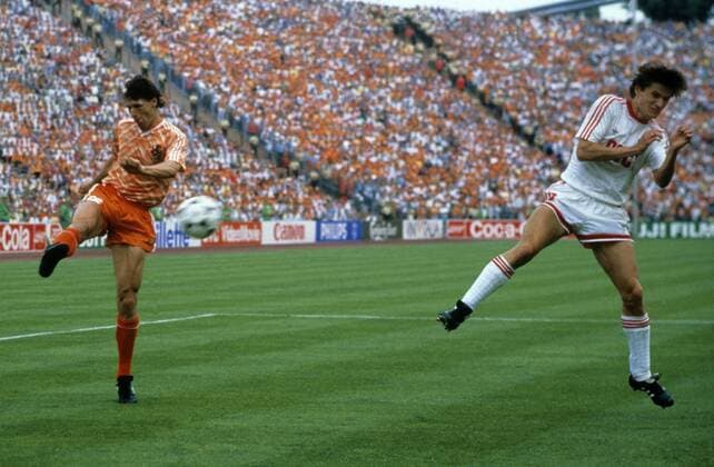 Europameisterschaft 1988 Finale Niederlande - UDSSR 2:0 Tor durch Marco van Basten zum 2:0. Rechts: Wassili Raz (UdSSR). HM