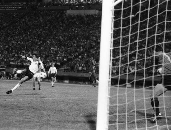 EM1976 Finale Deutschland-Tschecheslowakei 3:5 i.E. Tor 1:2 durch Dieter Müller HM