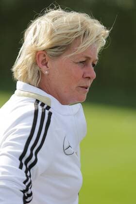 02.04.2014, xjfx, Fussball Fussballnartionalteam Frauen, Fototermin, v.l.Trainerin Silvia Neid (Deutsche Fussball Nationalmanschaft Damen).