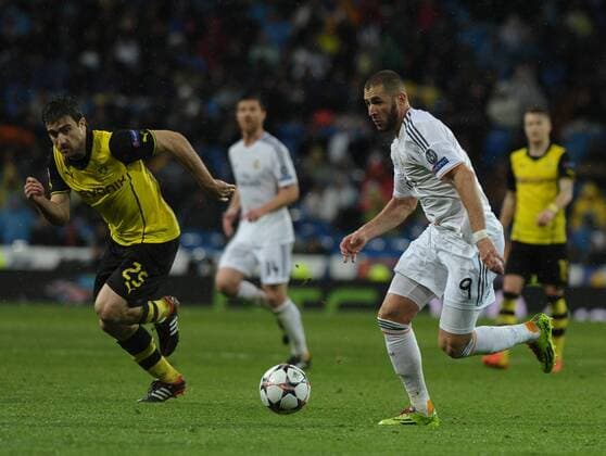 Real Madrid Forward, number 9 BENZEMA - Karim Benzema (25), Borussia Dortmund Defender, number 25 SOKRATIS - Sokratis Papastathopoulus (24) during round cuartos de final of the champions league league, soccer match between Real CF Madrid - BVB Borussia Dortmund at the Santiago Bernabeu estadium, Madrid - 