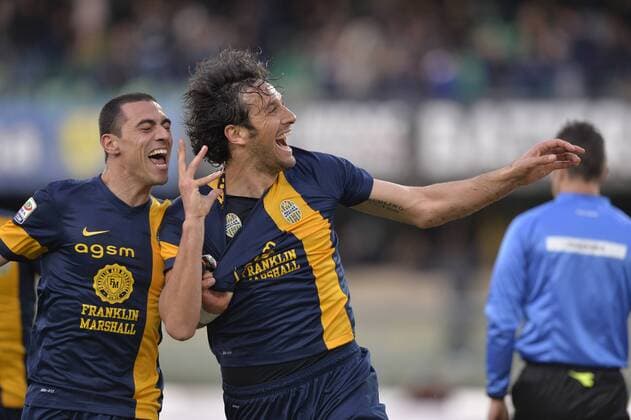 Verona s Luca Toni (R) celebrates scoring during the Italian Serie A football match against Chievo in Verona, Italy, April 5, 2014. Verona won the match 1-0. (Xinhua Alberto Lingria) (SP)ITALY-VERONA-SOCCER-SERIEA 