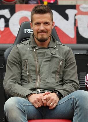 05.04.2014 - Fussball - Saison 2013 2014 - 1. Fussball - Bundesliga - 29. Spieltag: 1. FC Nürnberg Nürnberg FCN - Borussia Mönchengladbach - DaMa - Per Nilsson (3, 1.FC Nürnberg FCN ) in zivil neben Spielfeldrand - lacht vor Spielbeginn