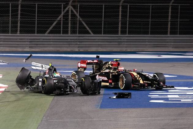 FORMEL 1 - GP von Bahrain SAKHIR,BAHRAIN,06.APR.14 - MOTORSPORT, FORMEL 1 - Grand Prix von Bahrain, Bahrain International Circuit. Bild zeigt Esteban Gutierrez (MEX Sauber) und Pastor Maldonado (VEN Lotus). Keyword: Unfall. 