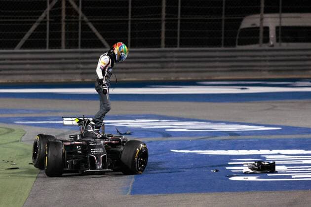 FORMEL 1 - GP von Bahrain SAKHIR,BAHRAIN,06.APR.14 - MOTORSPORT, FORMEL 1 - Grand Prix von Bahrain, Bahrain International Circuit. Bild zeigt Esteban Gutierrez (MEX Sauber). Keyword: Unfall. 