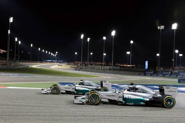 FORMEL 1 - GP von Bahrain SAKHIR,BAHRAIN,06.APR.14 - MOTORSPORT, FORMEL 1 - Grand Prix von Bahrain, Bahrain International Circuit. Bild zeigt und Lewis Hamilton (GBR) und Nico Rosberg (GER Mercedes GP). 