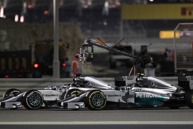 06.04.2014- Race, Lewis Hamilton (GBR) Mercedes AMG F1 W05 fighting with Nico Rosberg (GER) Mercedes AMG F1 W05 Bahrain Grand Prix, Sakhir 3 - 6 April 2014 