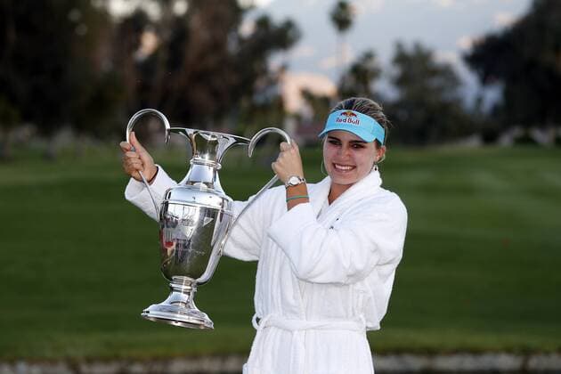 April 06, 2013: Lexi Thompson poses with the winner s trophy after winning the Kraft Nabisco Championship at Mission Hills Country Club in Rancho Mirage, California. LPGA Golf Damen 2014: Kraft Nabisco Championship APR 06 - ZUMAcb8