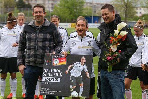 Fussball, Deutsche Frauenfußball-Nationalmannschaft, Öffentliches Training, Der Fanclub Nationalmannschaft ehrt Nadine Keßler zur Nationalspielerin 2013, xozx