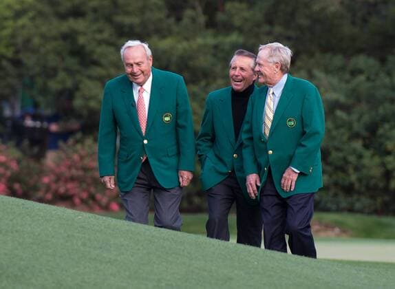 Bilder des Tages - SPORT Golf legends, left to right, Arnold Palmer, Gary Player and Jack Nicklaus walk together on the 11th green together during a practice round prior to the Masters golf tournament at Augusta National Golf Club in Augusta, George, April 8, 2014.  AUG20140408354
