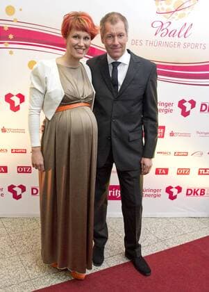 Die ehemalige Biathletin Kati Wilhelm im Abendkleid und ihr Partner Andreas Emslander am 04.04.2014 beim Ball des Thüringer Sports in Erfurt.