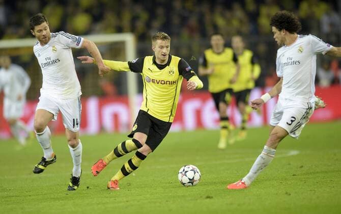 Marco REUS (DO) im Duell gegen Xabi ALONSO l. und PEPE (Real), Aktion, Zweikampf. Fussball Champions League, Viertelfinale, Rueckspiel, Borussia Dortmund (DO) - Real Madrid (Real) 2:0, am 08.04.2014 in Dortmund Deutschland.