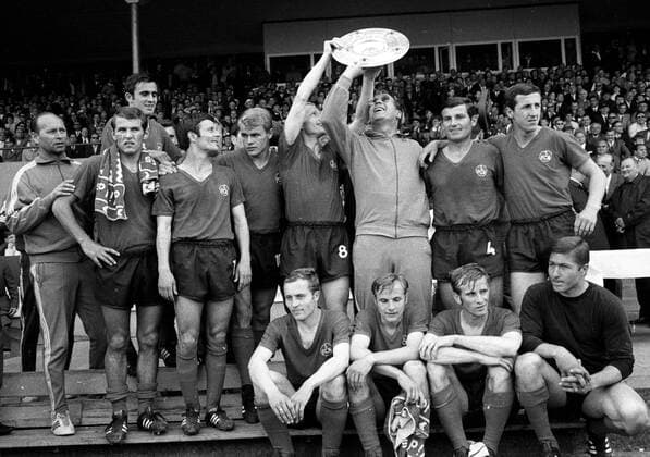Fußball, 1. FC Nürnberg, Deutscher Meister 1968 1. FC Nürnberg Deutscher Meister 1968, hi.v.li.: Co Trainer Körner, Georg Volkert, August -Gustl- Starek, Zvezdan Cebinac, Heinz Müller, Heinz Strehl, Trainer Max Merkel, Ludwig -Luggi- Müller, Hubert Schöll, vorn: Horst Leupold, Karl Heinz Ferschl, Fritz Popp, Torwart Gyula Toth. HM
