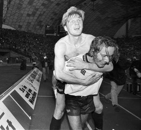 FC Bayern München - Bor. Mönchengladbach 14.10.1995. Stefan Effenberg u. Michael Sternkopf (beide Borussia Mönchengladbach) - Schlussjubel. HM