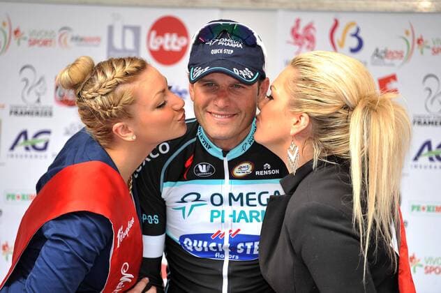 Alessandro PETACCHI ( ITA Omega Pharma - Quick Step ) gewinnt den belgischen Halbklassiker GP Pino Cerami - hier bekommt er die Siegerküsse der Hostessen - Siegerehrung - Podium - Jubel - Freude - Emotionen - Querformat - quer - Event: Grand Prix Pino Cerami 2014 - Saint Ghislain nach Frameries 200.0 km - Location Ort: Framieres - Belgien - Belgium - Europe - Europa - Date Datum: 12.04.2014