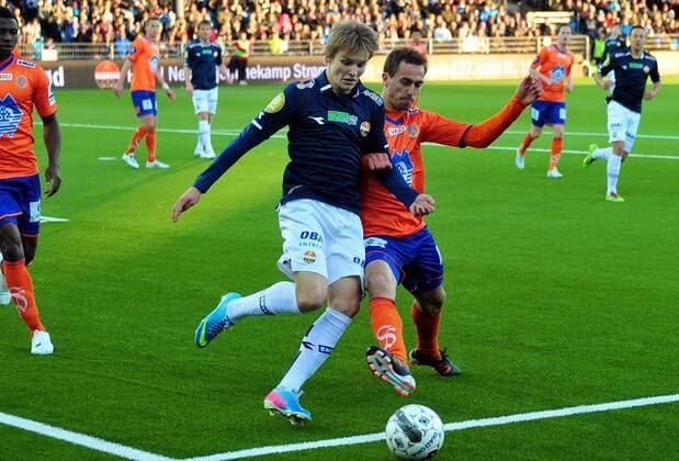 Fotball Herrer Tippeligaen 2014 Marienlyst Stadion Gamle Gress 13.4.2014 Strömsgodset IF Drammen vs Aalesund FK Resultat 2 - 0 - Strömsgodset Martin Ödegaard tidenes yngste tippeligaspiller var leken siste halvtimen 