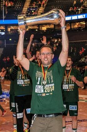 Deutschland, Hamburg, O 2 World, DHB Pokal, Final Four, Finale Saison 2013 2014, Füchse Berlin - Pokalsieger 2014, die Füchse sind DHB Pokal , Trainer Dagur Sigurdsson(Berlin ) jubelt