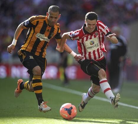 13.04.2014. London, England. Liam Rosenior of Hull City (left) and Jamie Murphy of Sheffield United during the FA Cup Semi-Final between Hull City and Sheffield United from Wembley Stadium. xNigelxCookex  ActionPlus11515652