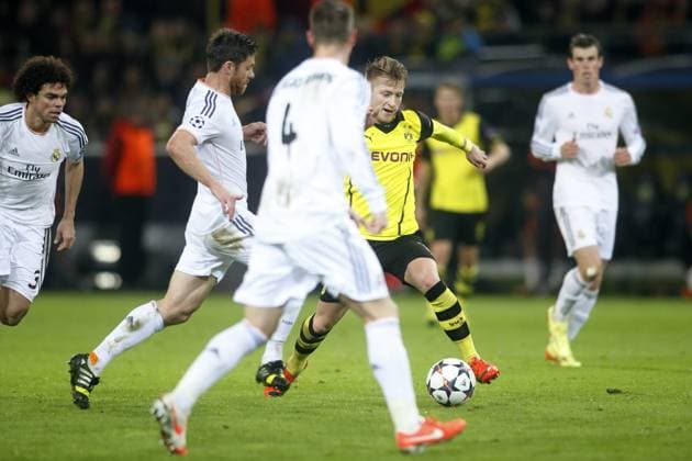 Champions League Quarter-finals 2nd leg Viertelfinale Spiel 2 Borussia Dortmund vs. Real Madrid 2:0 HIER Marco Reus ( Borussia Dortmund ) gegen 4x Real Madrid ( Pepe + Xabi Alonso + Sergio Ramos + Gareth Bale )