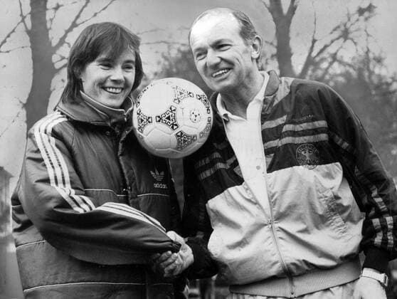 Lehrgang der Frauen-Nationalmannschaft in Duisburg-Wedau: Bundestrainer Gero Bisanz und Assistentin Tina Theune-Meyer