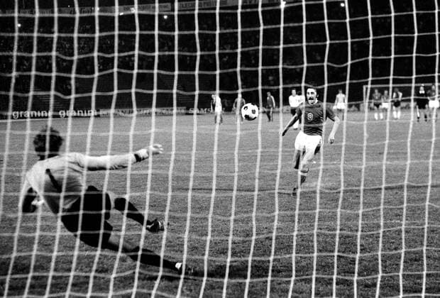EM1976 Finale Deutschland-Tschechoslowakei 3:5 im Elfmeterschießen Siegelfmeter Antonin Panenka Tor gegen Torwart Sepp Maier HM