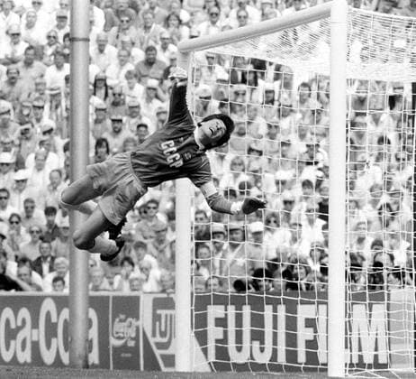 EM88: Holland - UDSSR vom 25.6.1988: Torwart Rinat Dassajew mit einer herrlichen Parade. HM