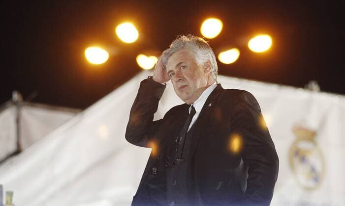 Spanish King Cup - Pictured: Carlo Ancelotti. Real Madrid celebrates the King Cup tittle with their supporters in La Cibeles square. In this picture, Carlo Ancelotti. xANGELxRIVEROx 