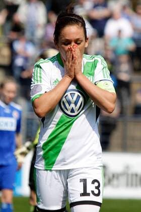 Fussball, Frauen Champions-League, 1. FFC Turbine Potsdam - VfL Wolfsburg, v.li.: Nadine Keßler (VfL Wolfsburg) enttäuscht schauend, Enttäuschung, disappointed xfsx