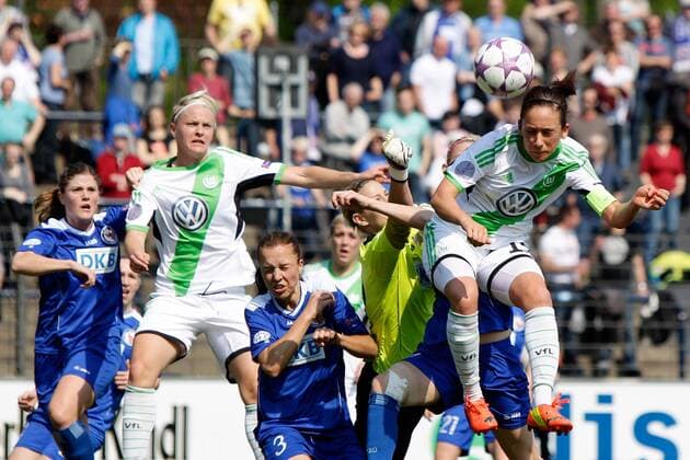 Fussball, Frauen Champions-League, 1. FFC Turbine Potsdam - VfL Wolfsburg, v.li.: Maren Mjelde (1. FFC Turbine Potsdam), Nilla Fischer (VfL Wolfsburg), Lia Wälti (1. FFC Turbine Potsdam), Ann-Katrin Berger (1. FFC Turbine Potsdam), Nadine Keßler (VfL Wolfsburg) xfsx