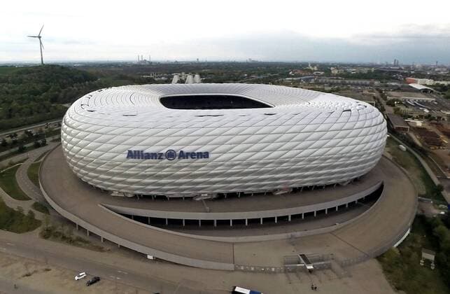 21.04.2014 , München , Allianz Arena aus der Luft. Luftbild , Vogelperspektive , Luftaufnahme , Totale , Übersicht , Luftbildfotografie , Aerial , Luftfotografie , overview , Birds-Eyes View MINDESTHONORAR 60 EURO. NO ONLINE USE - KEINE NUTZUNG ONLINE!