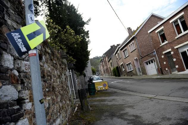 Radrennen La Fleche Wallonne 2014 Belgien - Schriftfzug Huy auf der Fahrbahn 