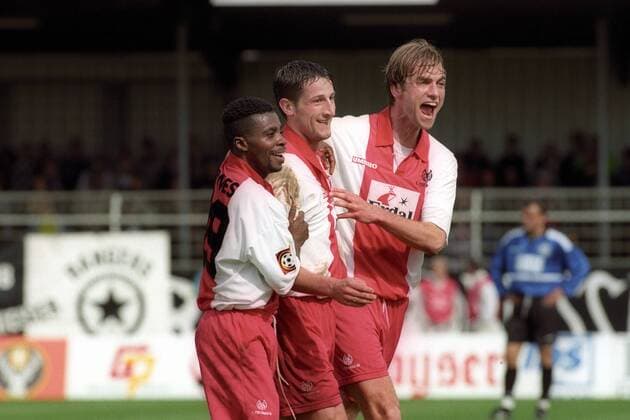 FSV Mainz 05 - SG Wattenscheid 09, v.li.: Sebastian Barnes, Torschütze Jürgen Kramny und Jürgen Klopp (alle Mainz) beim Torjubel