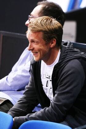 Oliver Pocher lacht, als er sein Bild am Hallenbildschirm sieht Porsche Tennis Grand Prix, 2014, Stuttgart