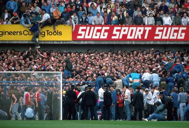 15.04.1989. SHEFFIELD, ENGLAND. Fans are lifted out of the crush, but 96 lose their lives at The Hillsborough Disaster. Liverpool v Notts Forest, FA Cup Semi-Final xACTIONxPLUSxsportsximagesx  ActionPlus8903