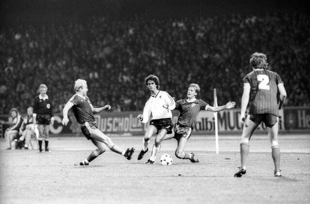 Ralf Falkenmayer (BR Deutschland) gegen Tord Holmgren (li.) und Tommy Holmgren (beide Schweden)