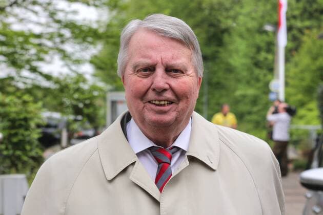Engelbert Nelle ehem. NFV Vors. und für den DFB tätig - hier vor dem NFV Hotel Fuchsbachtal in Barsinghausen bei Hannover - gesehen am 23.04.2014