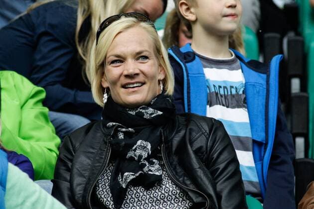 Zuschauer - Referee Bibiana Steinhaus (Deutschland) - UEFA Womens Champions League Halbfinale Saison 2013-2014 VfL Wolfsburg vs. 1. FFC Turbine Potsdam in der Volkswagen Arena in Wolfsburg - Deutschland, Fußball, Frau,Frauen,27.04.2014