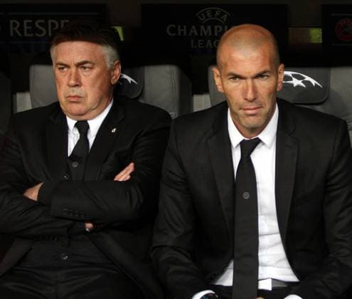 Trainer Carlo Ancelotti (li.), sein Assistent Zinedine Zidane (Real Madrid CF ) Fussball UEFA Champions League München Allianz Arena 29.04.2014 FC Bayern München - Real Madrid CF