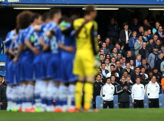 Chelsea s players and manager Jose Mourinho pay their respects to Tito Villanovo Chelsea vs Atletico Madrid - Champions League, Semi Final, 2nd leg- Stamford Bridge - London - UK - 30 04 2014 - Pic David Klein Sportimage EDITORIAL USE ONLY. No use with unauthorised audio, video, data, fixture lists, club league logos or live services. Online in-match use limited to 120 images, no video emulation. No use in betting, games or single club league player publications.