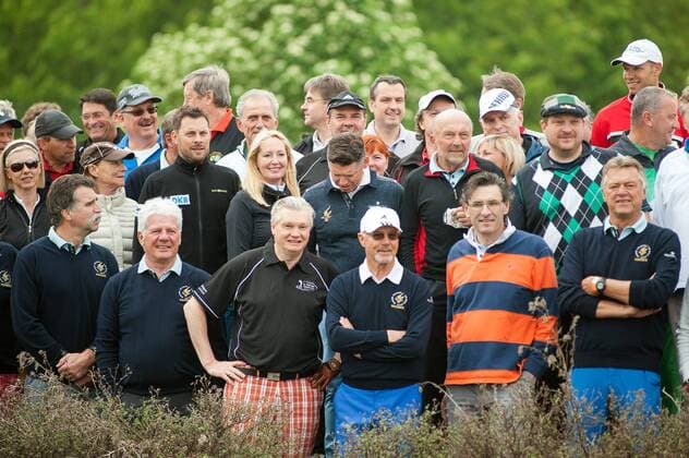 Erfurt 01.05.2014 Golfplatz Mühlberg 8. Thüringer Charity Open Gastgeber des Turniers ist der Verein Thüringer Charity Open e.V. mit Detlef Goss als Vorsitzender des Vereins im Bild: Gruppenbild aller Teilnehmer u.a.m. Franz Beckenbauer, Detlef Goss, Viktoria Brams, Heiner Brandt, Frank Fleschenberg, Sissy de Mas, Wolfgang Hoppe, Anke Huber, Olaf Malolepski, Matthias Opdenhövel, Lars Riedel, Axel Schulz, Thomas Stein, Jens Weißflog und Klaus Wolfermann