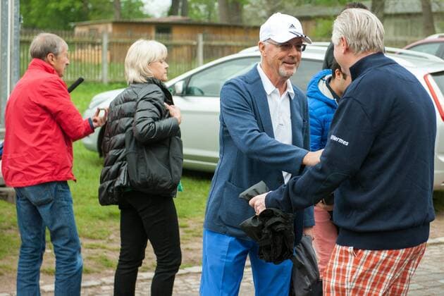 Erfurt 01.05.2014 Golfplatz Mühlberg 8. Thüringer Charity Open Gastgeber des Turniers ist der Verein Thüringer Charity Open e.V. mit Detlef Goss als Vorsitzender des Vereins im Bild: Detlef Goss begrüßt Franz Beckenbauer