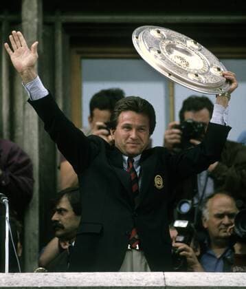 Trainer Jupp Heynckes (FC Bayern München) beim Gewinn der Deut. Meisterschaft 1990. HM