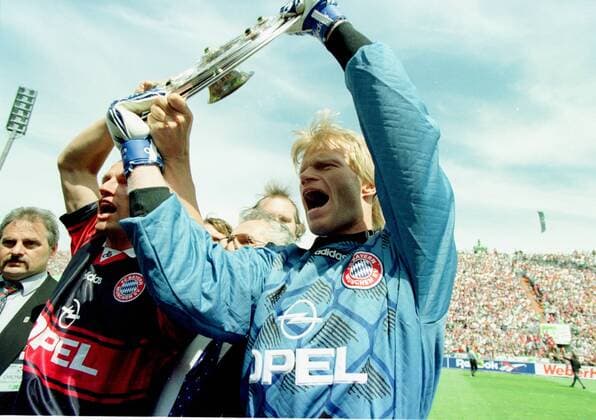 30.5.1997, der FC Bayern München ist deutscher Meister 1996 1997 - Torwart Oliver Kahn und Thomas Strunz mit der Meisteschale. HM