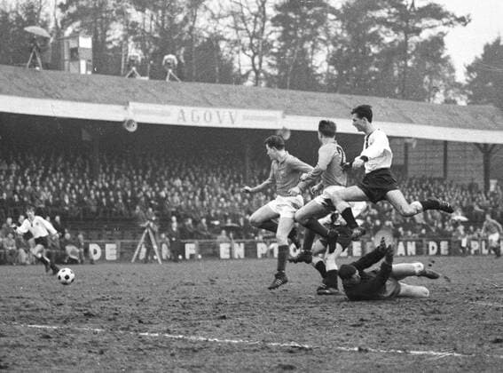 FIFA - Jugendturnier in den Niederlanden Holland - Deutschland 3-1964 Franz Beckenbauer, Aktion, Nationalmannschaft HM