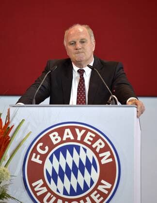 02.05.2014, Fussball Bundesliga 2013 2014, FC Bayern Muenchen, Ausserordendliche Mitgliederversammlung im AUDI-Dome Muenchen. Ein neuer Praesident für Uli Hoeness wird gewaehlt. Ex-Präsident Uli Hoeneß (Bayern Muenchen) am nachdenklich Redenrpult. Er vermeidet diesmal das Weinen. 