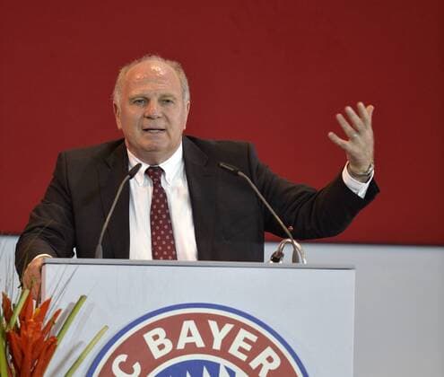02.05.2014, Fussball Bundesliga 2013 2014, FC Bayern Muenchen, Ausserordendliche Mitgliederversammlung im AUDI-Dome Muenchen. Ein neuer Praesident für Uli Hoeness wird gewaehlt. Ex-Präsident Uli Hoeneß (Bayern Muenchen) am nachdenklich Redenrpult. Er hält eine wütende Abschiedsrede. 