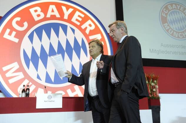 v.li:Mediendirektor Markus HÖRWICK mit Karl HOPFNER (Praesident FC Bayern Muenchen) . Ausserordentliche Mitgliederversammlung des FC Bayern Muenchen e.V.Wahl des Präsidenten, Präsidiumswahl, am 02.05.2014. A U D I D O M E.