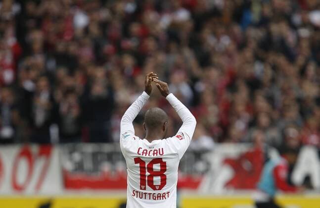 Cacau (VfB) verabschiedet sich vom Stuttgarter Publikum . VfB Stuttgart-VfL Wolfsburg . Stuttgart, GER, 03.05.2014 , 33. Spieltag Fussball-Bundesliga 2013-2014.
