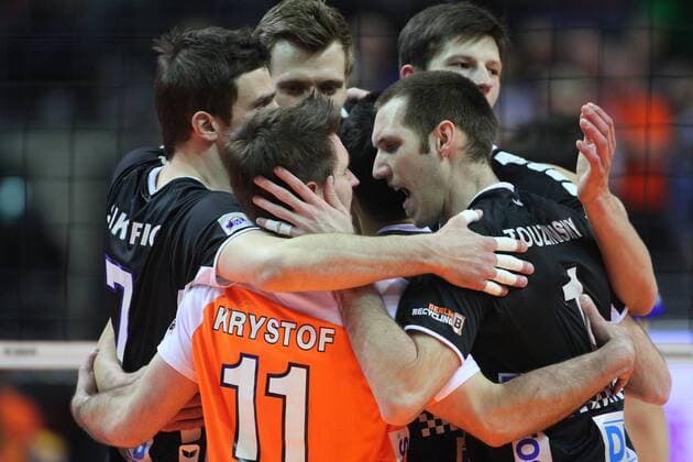 Berlin, Deutschland, 03.05.2014: Volleyball DVL Play-Off Finale Spiel 3 2013 2014 - Berlin Recycling Volleys - VfB Friedrichshafen. Das Team der BR Volleys jubelt: v.l. Roko Sikiric (Berlin 7), Martin Krystof (Berlin 11), Robert Kromm (Berlin 3), Scott Touzinsky (Berlin 1), Srecko Lisinac (Berlin 17)