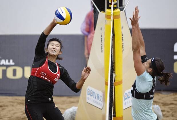 China s Yue Yuan (L) spikes the ball during the women s final at 2014 FIVB Beach Volleyball World Tour Shanghai PPTV Grand Slam in Shanghai, east China, May 4, 2014. Germany won 2-1. (Xinhua Jiang Kehong) (SP)CHINA-SHANGHAI-BEACH VOLLEYBALL-SHANGHAI GRAND SLAM-WOMEN(CN) 