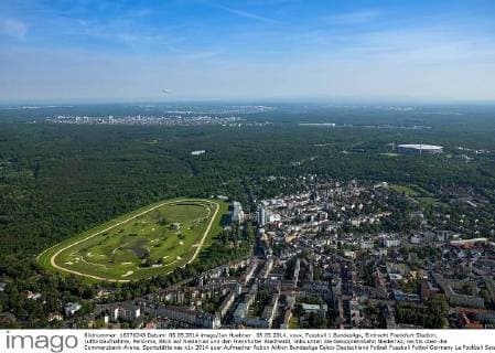 05.05.2014, xovx, Fussball 1.Bundesliga, Eintracht Frankfurt Stadion, Luftbildaufnahme, Panorma, Blick auf Niederrad und den Frankfurter Stadtwald, links unten die Galopprennbahn Niederrad, rechts oben die Commerzbank-Arena,